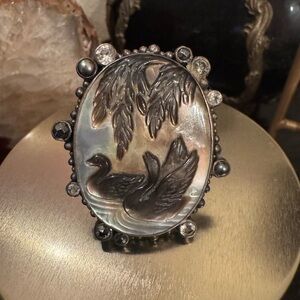 Mars & Valentine Mother of Pearl Swan Ring